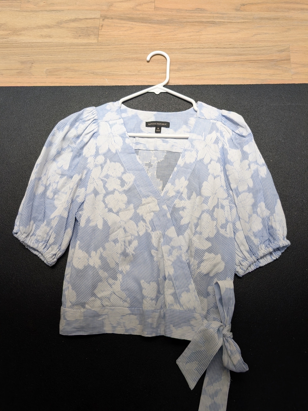 Banana Republic Blue & White Floral Puff Sleeve Wrap Top Size M